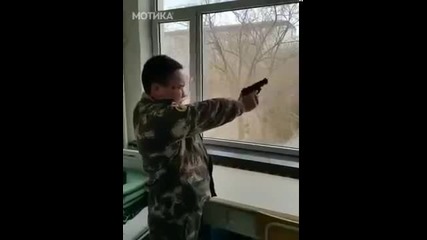 Как съвременните войници стрелят с пистолет