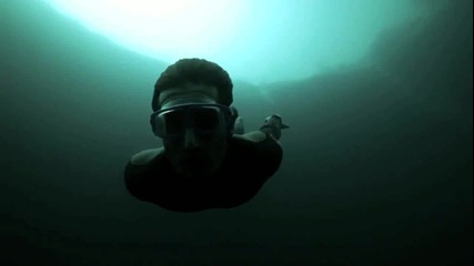 Guillaume Nery се спуска на дълбоко без кислородна ботилка 