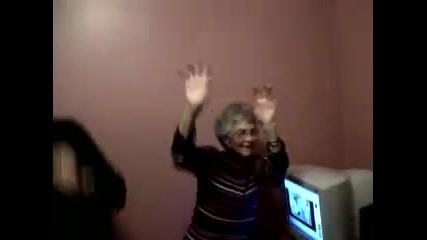 Баба и дядо танцуват много смях