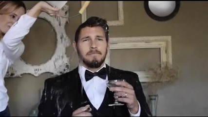 Бил, Карълайн, Уайът, Лиъм Спенсър, Картър Уолтън, Хоуп Лоугън и Ерик приемат Ice Bucket Challenge