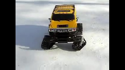 Hummer on Snowice 