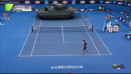 Вижте какво е да се играе тенис срещу огромен и злобен танк!