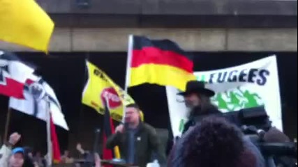 Крайнодесните протестират в Кьолн срещу бежанците и Меркел