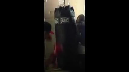Джъстин тренира Бокс
