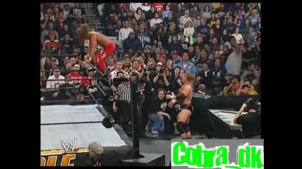 Shawn Michaels се разбива в коментаторската маса