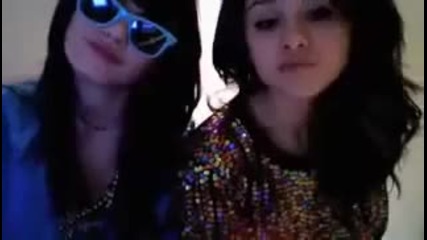 Demi Lovato and Selena Gomez - funny dance (made of selenas camera) 