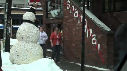Moving Snowman Scare Prank 