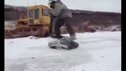 Мини танкче в снега 