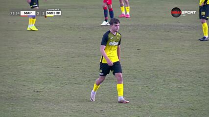 Червен картон за футболист на Миньор