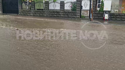 Пороен дъжд отново наводни улици и булеварди в Русе
