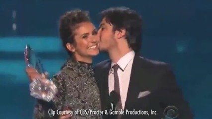 Иън целува Нина на сцената на People`s choice awards 2014