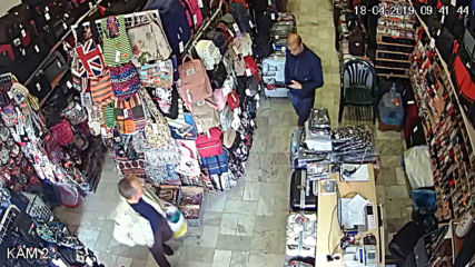 Крадец се опитва да обере магазин в Бургас