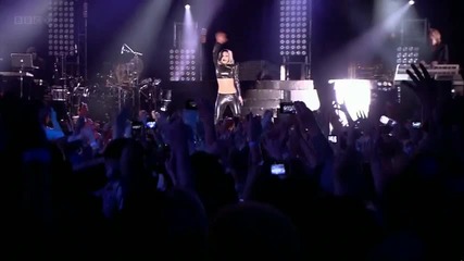 Диво! Lady Gaga - Alejandro ( Live at Radio 1 Big Weekend) H D