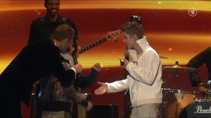 На живо! Justin Bieber - Mistletoe ( Bambi Awards 2o11 )