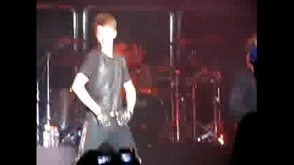 Justin Bieber - Somebody to love ( Malaysia Live 21.04.2011 )