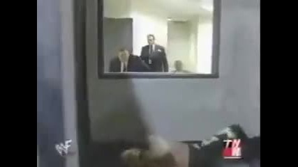 Кейн чупи прозорец с Крис Джерико