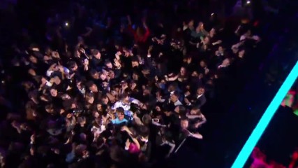 The Chainsmokers & Coldplay - Something Just Like This Live at the Brits