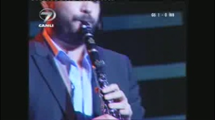 Boynu Bukuk Sarkilar Canli Performans - Husnu Senlendirici