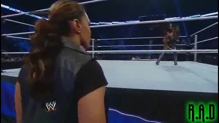 Aj Lee vs The Funkadactyls ( 2 on 1 Handicap Match ) - Wwe Smackdown 22/11/13