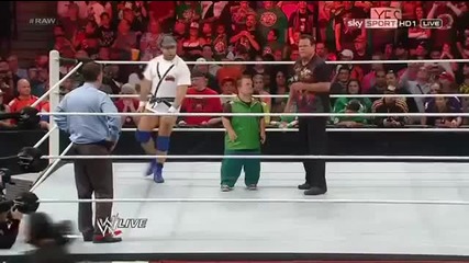 W W E - 09/07/12 Jerry Lawler vs Michael Cole