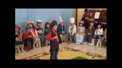Андрей Христов на празника в Цдг "коледарче"