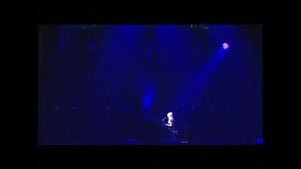 Avril Lavigne - Slipped Away Live