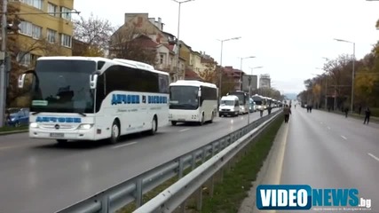 Ето ги пристигащите 89 автобуси за митинга на Орлов мост в София