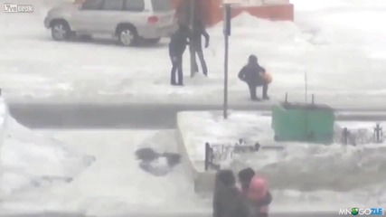 Как се ходи зимата по улицата в Новосибирск