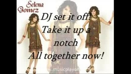 Selena Gomez - Shake It Up (2010) (musicplayon.com)