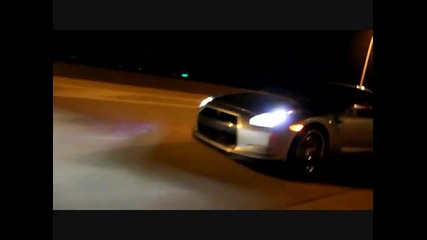 Nissan skyline Gt-r R35 vs Toyota supra!