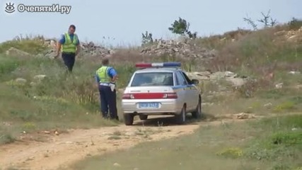 Полицай гони мотопедист - Русия