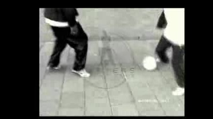 Akka, Street Soccer Move