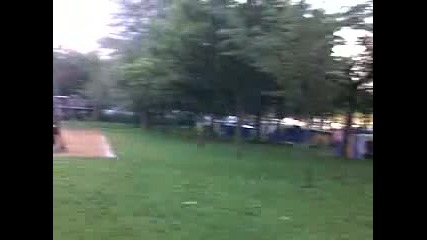 Цигани окупираха децка площадка в Брюксел !нагли паразити 