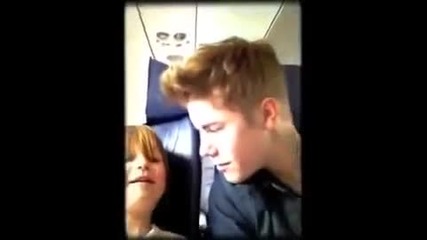 Justin Bieber and Jazzy Singing Boyfriend On The Plane