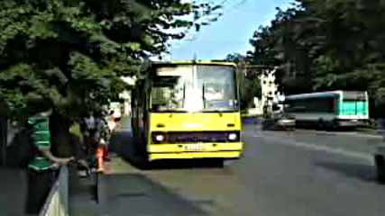 Varna Bulgarien- Ein alter Ikarus-gelenkbus am Bahnhofvia torchbrowser.com