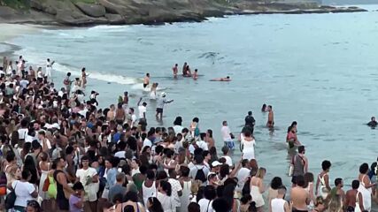 Поклонници в Рио де Жанейро отдадоха почит на Йеманджа, богинята на морето (ВИДЕО)
