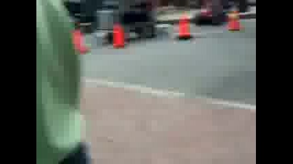 Ексклозивно видео как Sophia Bush на 2/26/09 дава автографи !