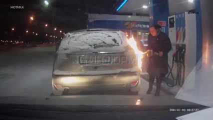 Жена тества дали бензинът гори