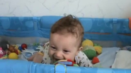 Голям Смях Със Сладко Бебе :) 