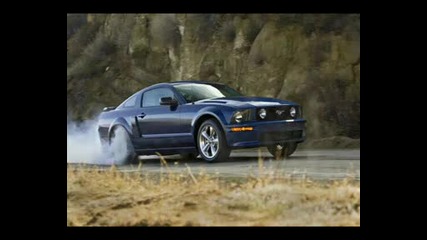 mustang gtr pred samolet 