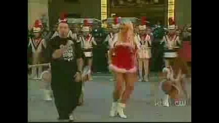 Brooke Hogan Performs At Christmas Parade
