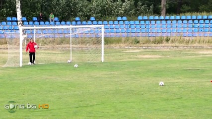Спас Делев тренира шутове на стадион „искър” в Самоков