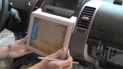 Ето как се вгражда ipad в таблото на Toyota Prius! Хареса ли ви как го избараха?