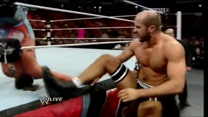 Cesaro наранява Rob Van Dam - Wwe Raw - 5/5/14