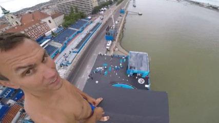 Скока е стандартен но позицията на камерата е специална
