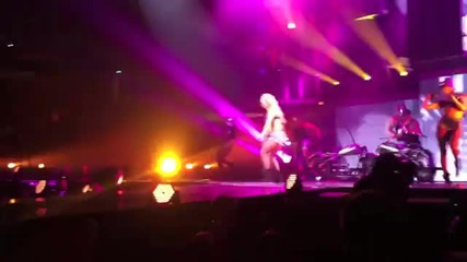 Жестоко изпълнение! Britney Spears - S and M- на живо в Sacramento Hd