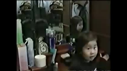 Ужас! Дух в огледалото - китайско момиченце! 