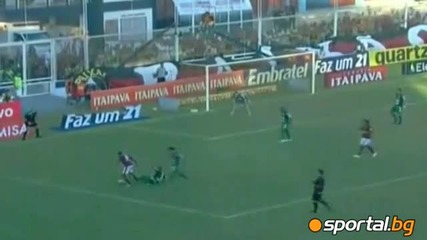 Първи гол на Ronaldinho за Flamengo 