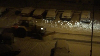 Снегорини чистят през нощта в Шумен 