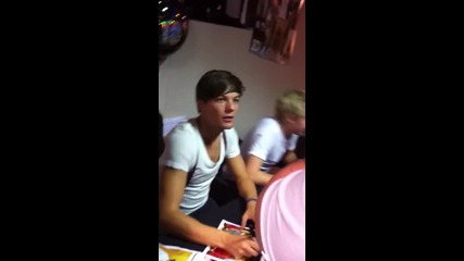 One Direction's autographs! [hq]